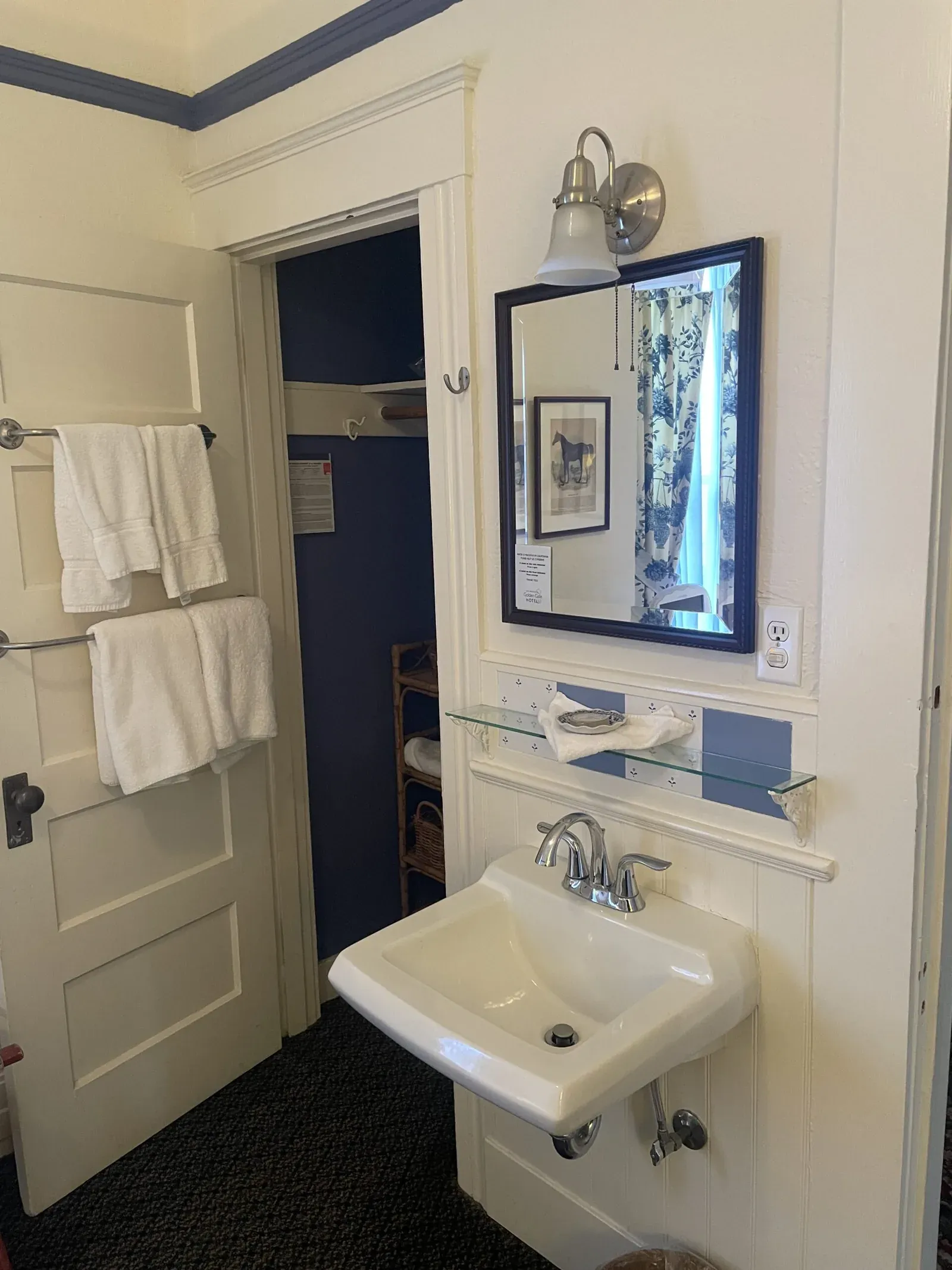 Full Room with Sink, view 4
