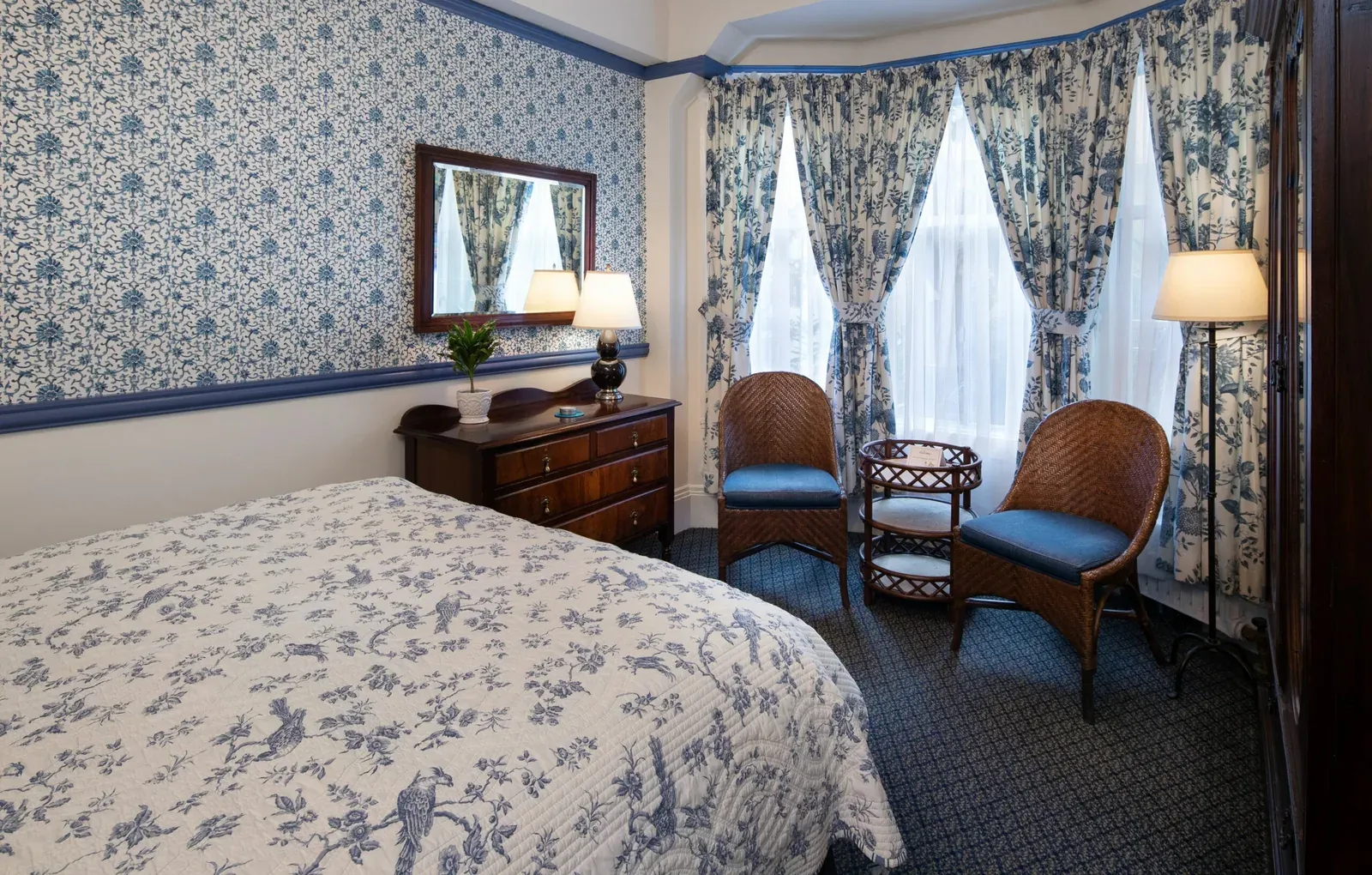 Queen Room with Private Bathroom, view 2