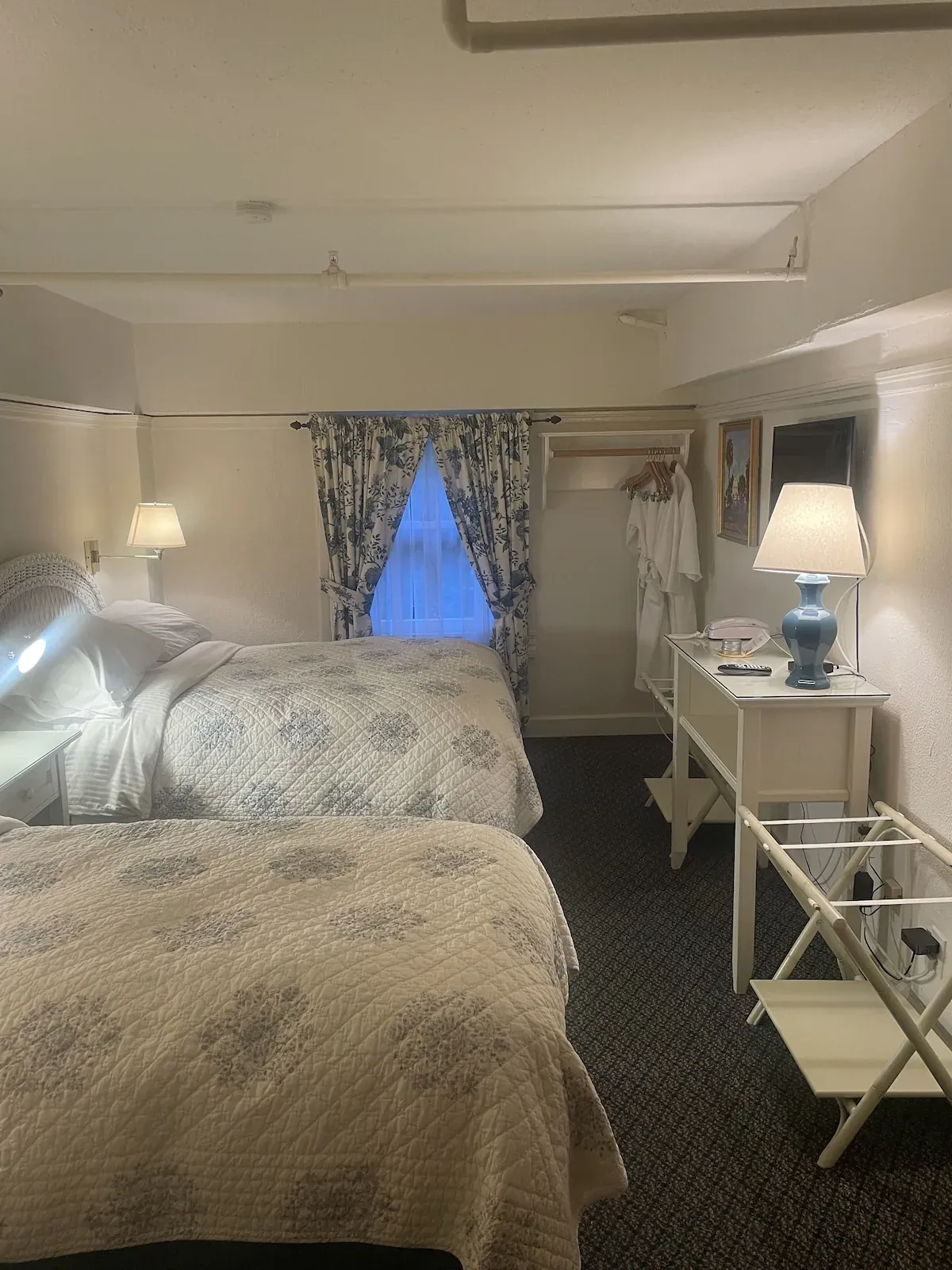 The Two Beds with Sink at the Golden Gate Hotel